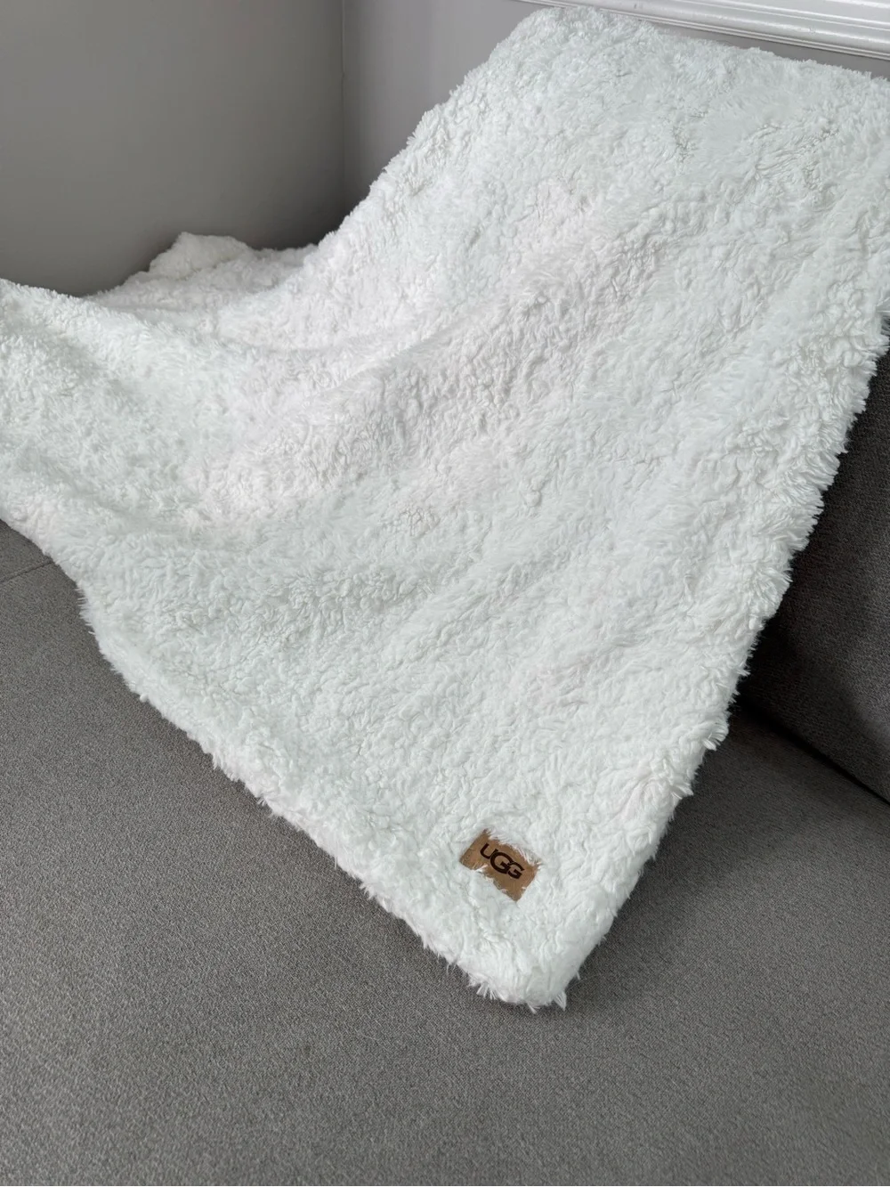 UGG Plush Sherpa Throw in White
